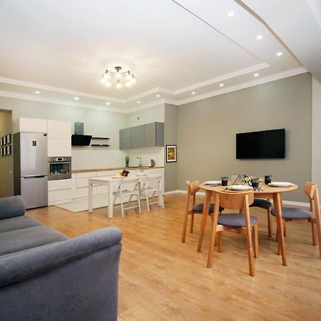 Perfect Spacious Apartment 356 Almaty Exterior photo