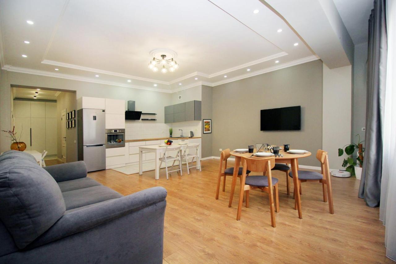 Perfect Spacious Apartment 356 Almaty Exterior photo